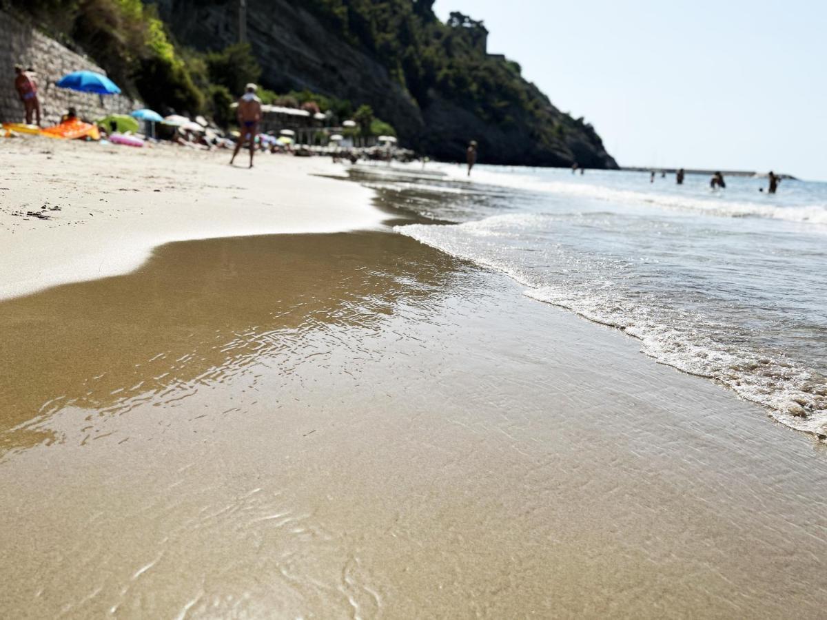 Appartamento Al Mare Вентимилья Экстерьер фото